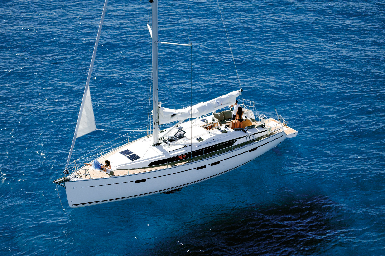Bavaria Voyager 45 – Exterieur Steuerbord unter Segeln